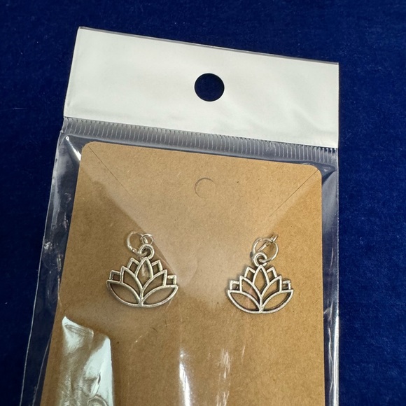Lotus flower earring🪷 - Picture 2 of 2